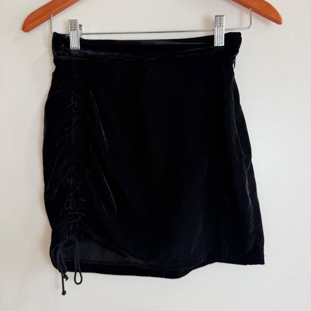 Free People Velvet Ruched Mini Skirt Black Womens Size 0 Dark Academia Goth Chic